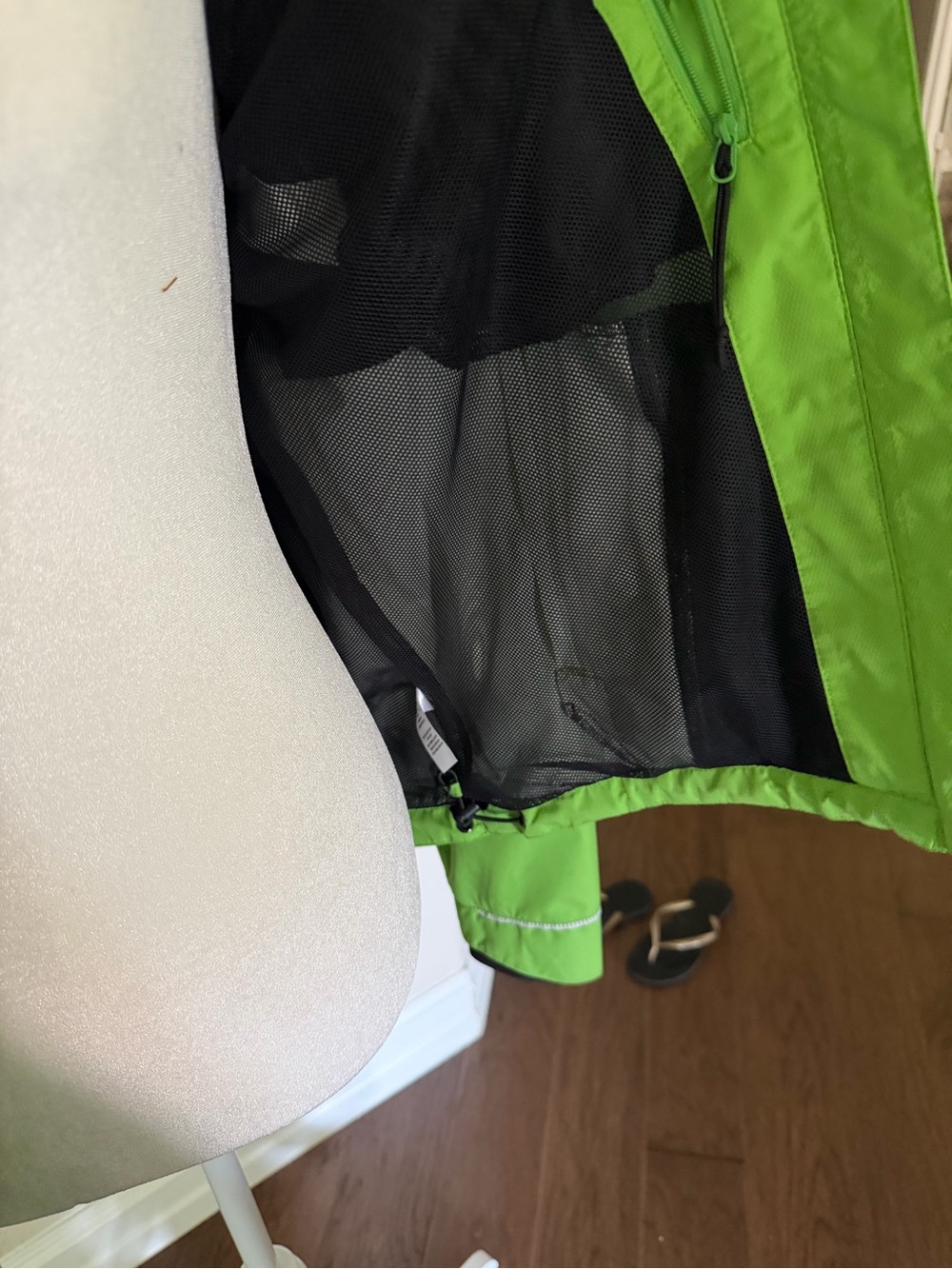 ASICS  Women's Green Running Jacket - Picture 5 of 7